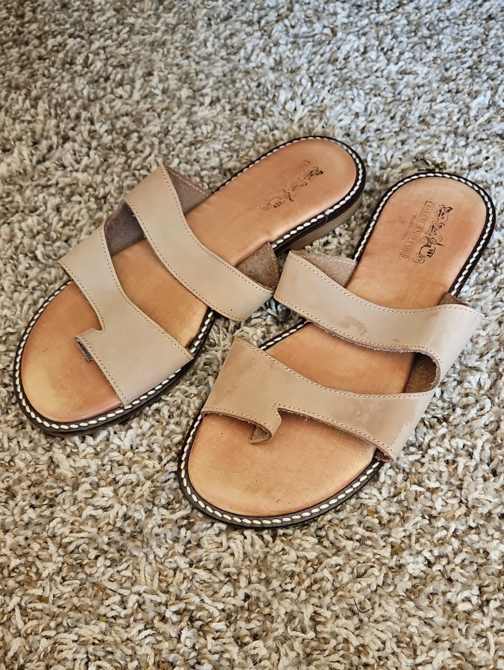 NWOT Italian Coach and Four Taupe Leather Slide Sandals